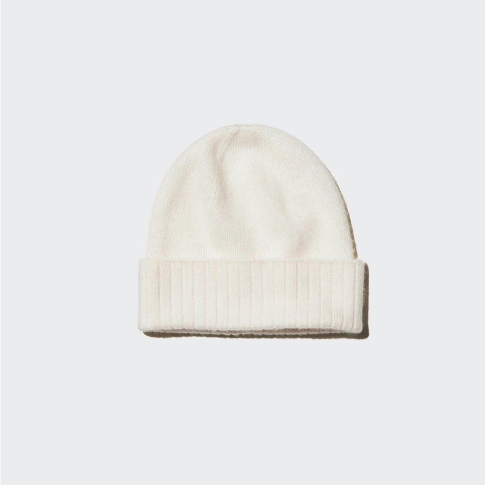 Uniqlo Cashmere Blend Beanie in Cream
